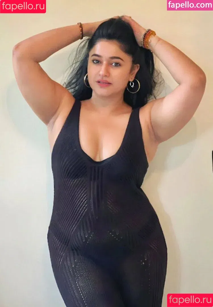 Poonam Bajwa / poonambajwa555 Onlyfans Photo Gallery 