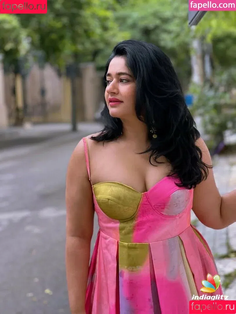 Poonam Bajwa / poonambajwa555 Onlyfans Photo Gallery 