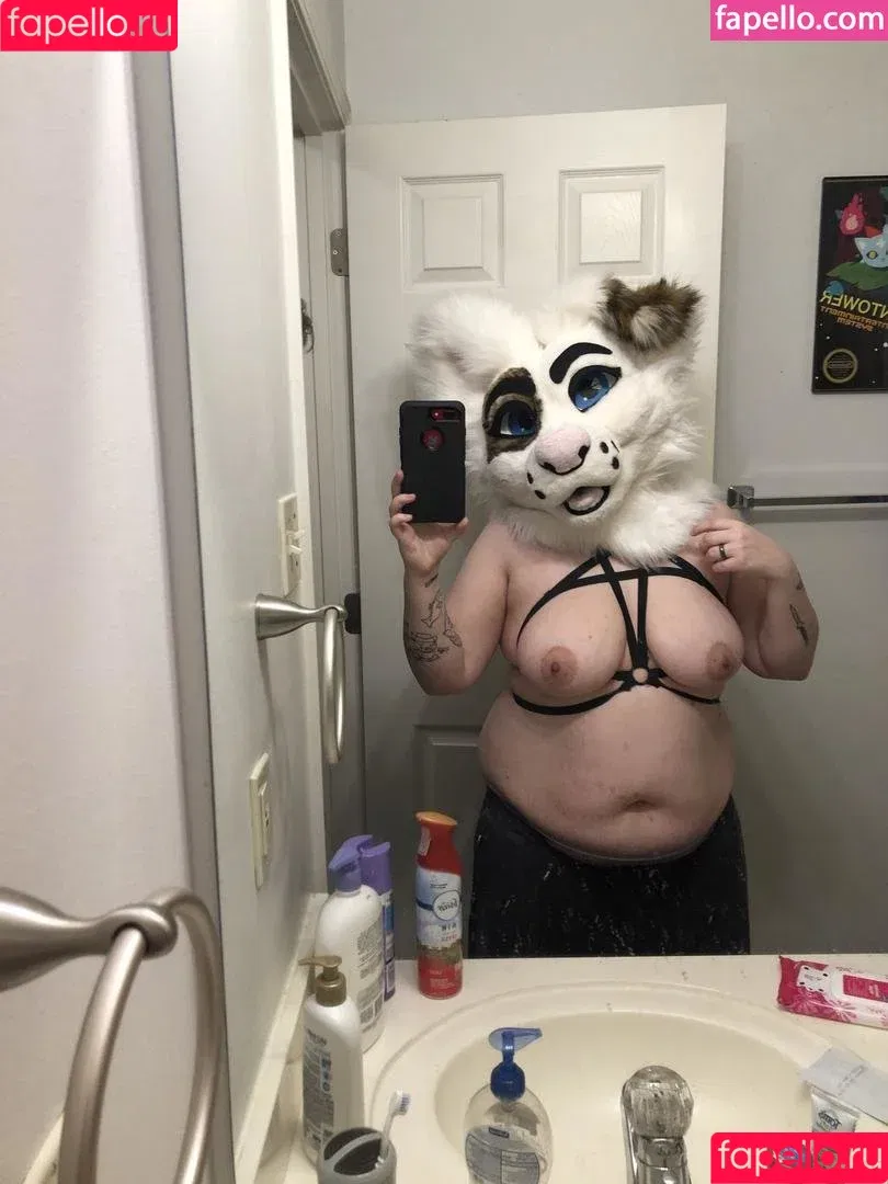 saoirsemutt / therealpineapplefox Onlyfans Photo Gallery 