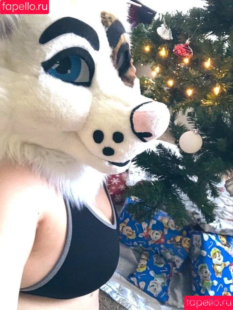 saoirsemutt / therealpineapplefox Onlyfans Photo Gallery 