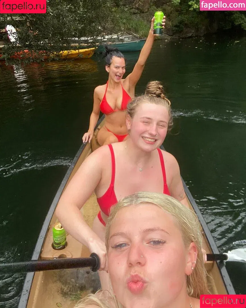 Louiseereid / alexisreid Onlyfans Photo Gallery 