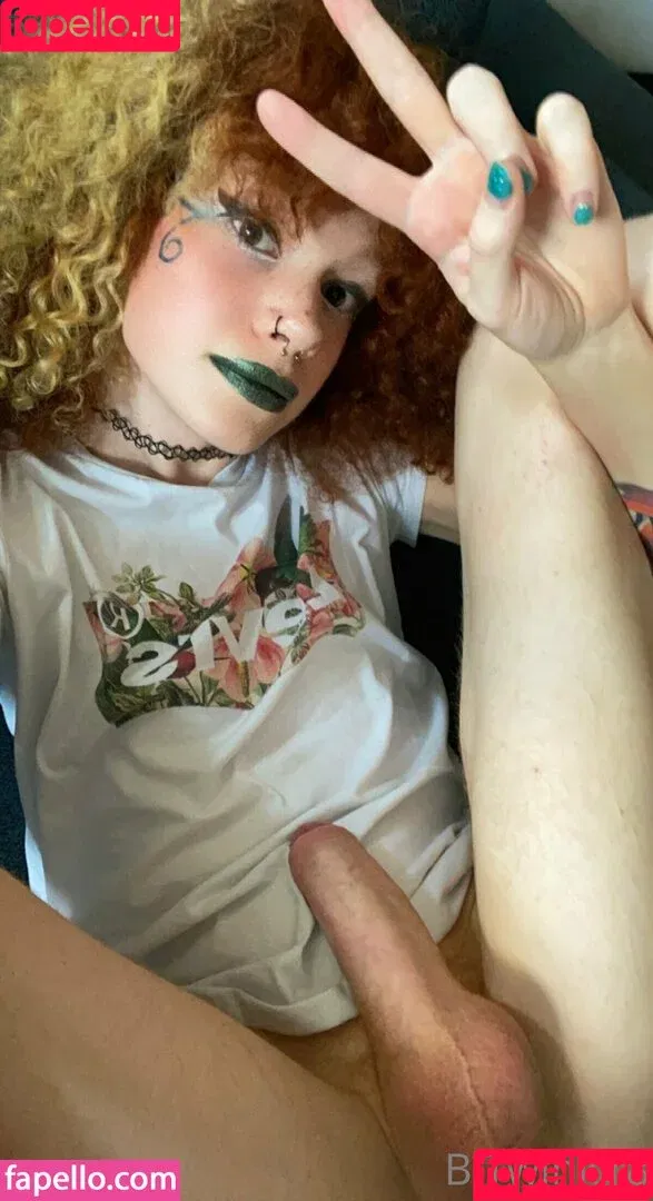 BiTwink18 / ZoeLaGoblina Onlyfans Photo Gallery 