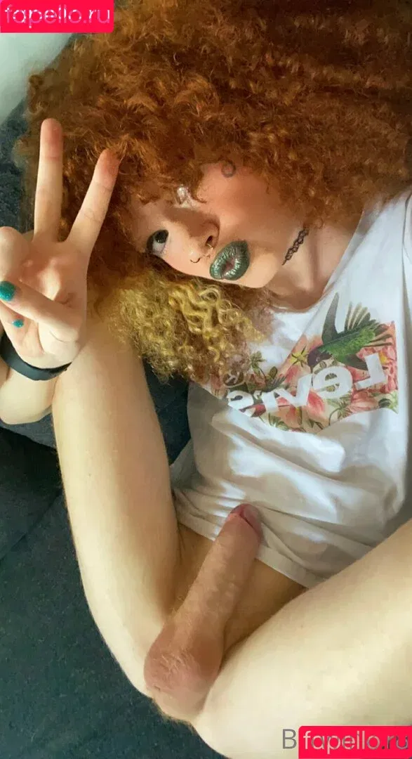 BiTwink18 / ZoeLaGoblina Onlyfans Photo Gallery 