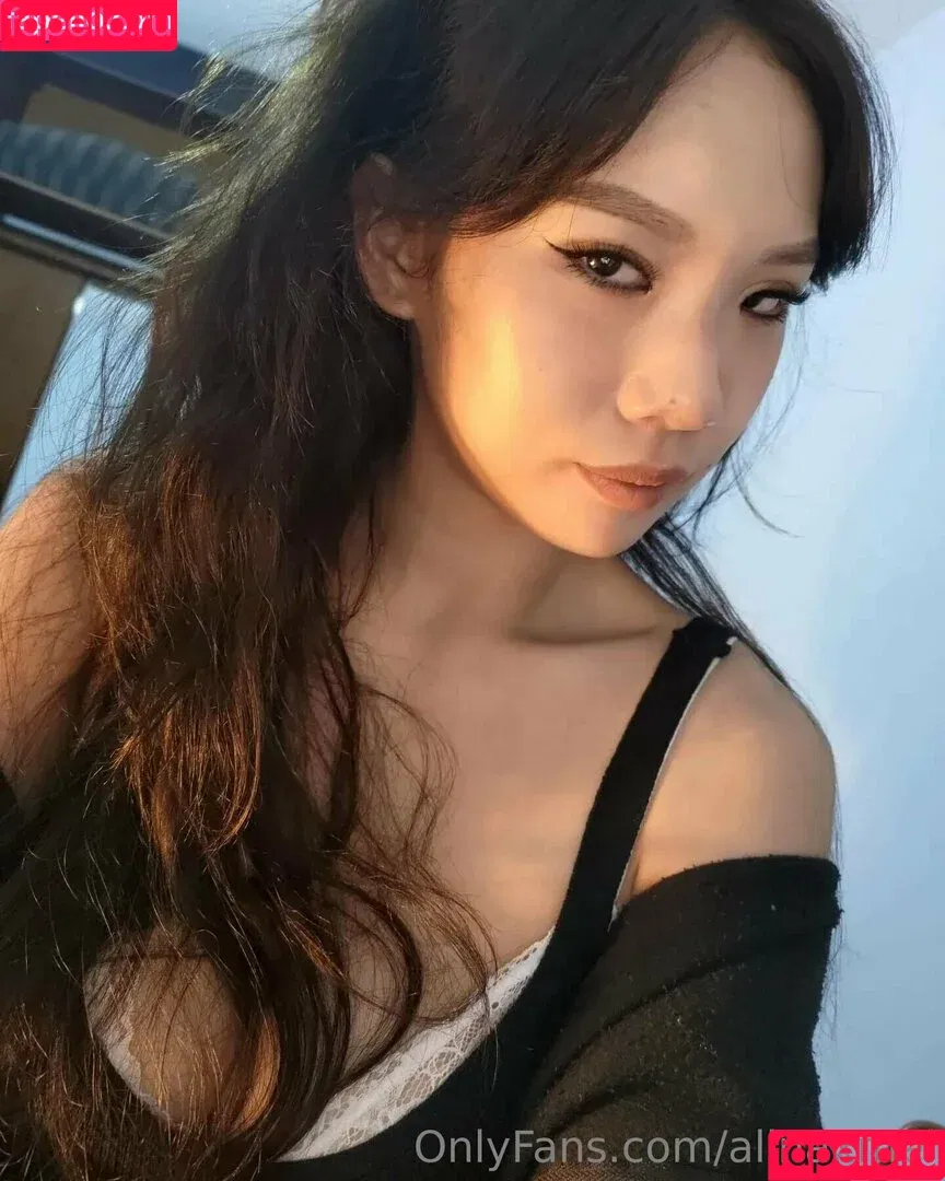 alinaxmei / allyxme Onlyfans Photo Gallery 