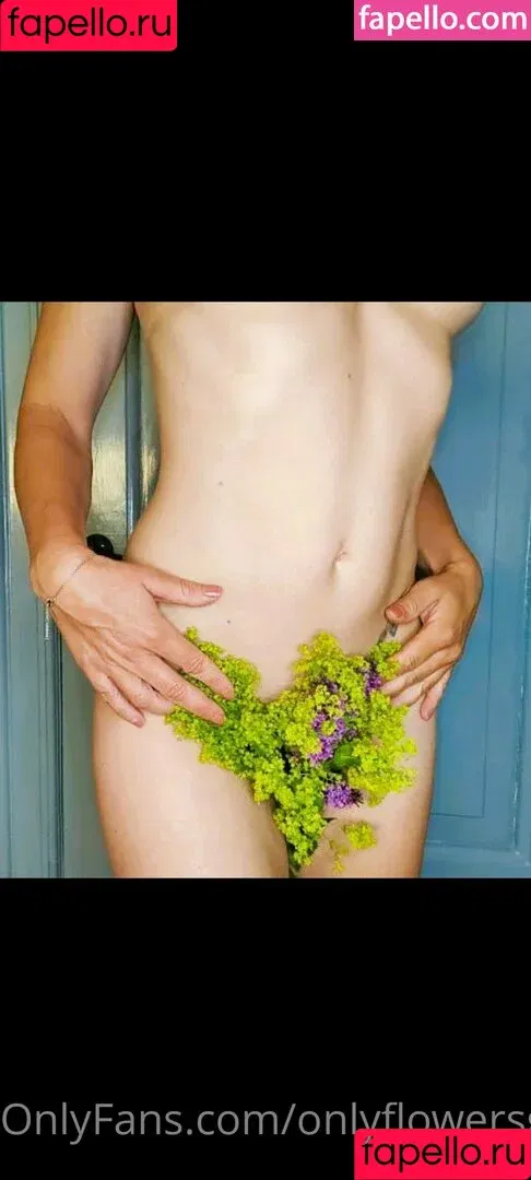 onlyflowersgirl / vibin_hippie_42069 Onlyfans Photo Gallery 