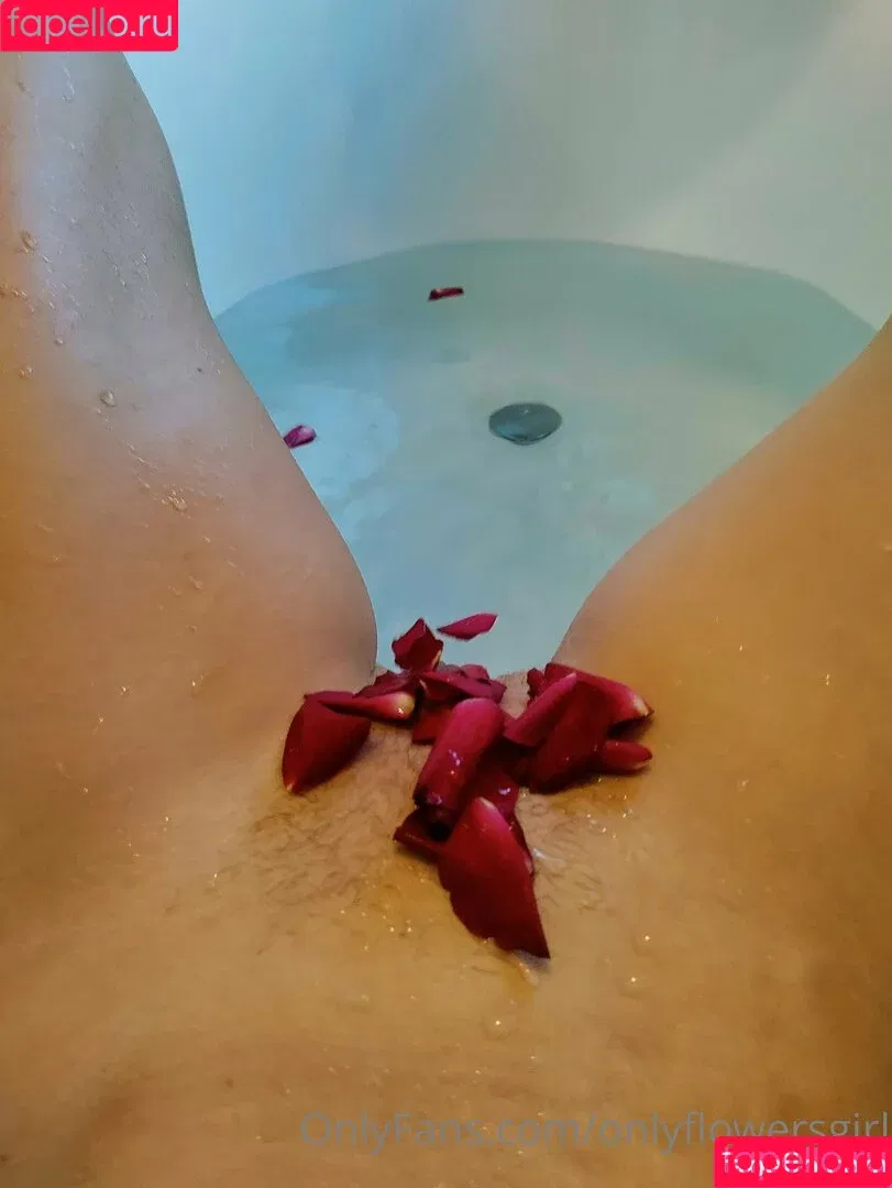 onlyflowersgirl / vibin_hippie_42069 Onlyfans Photo Gallery 