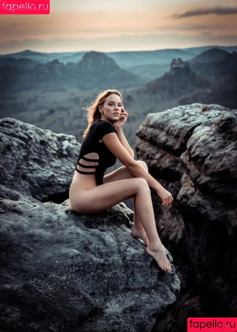 Julia Kussi / Sweet Honey Kiss / Sweet_honey_kiss / sweet.honey.kiss Onlyfans Photo Gallery 