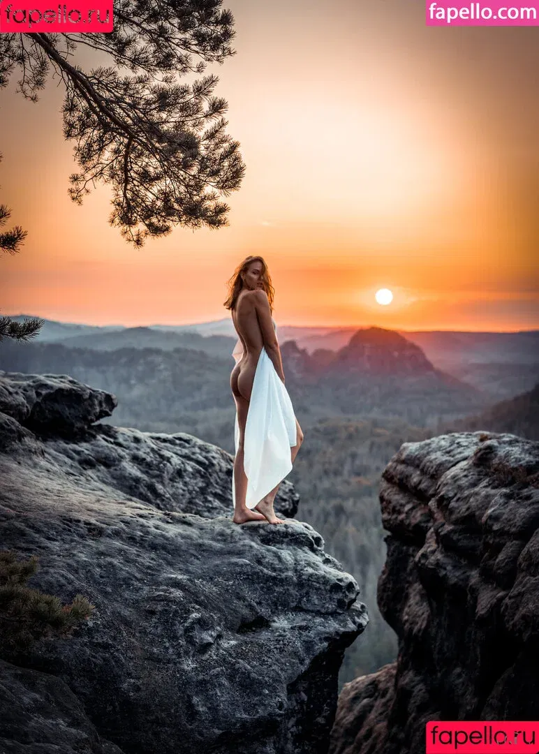 Julia Kussi / Sweet Honey Kiss / Sweet_honey_kiss / sweet.honey.kiss Onlyfans Photo Gallery 