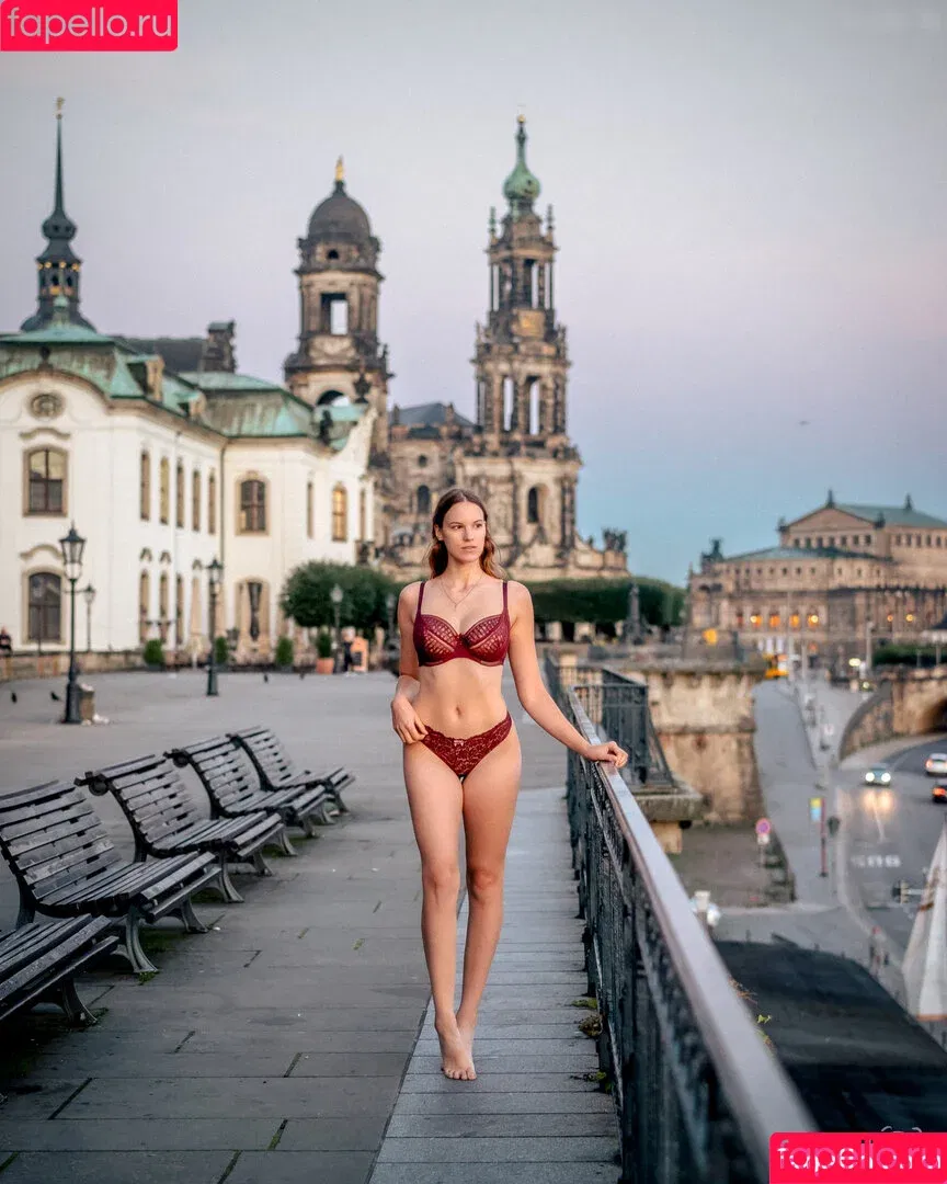 Julia Kussi / Sweet Honey Kiss / Sweet_honey_kiss / sweet.honey.kiss Onlyfans Photo Gallery 