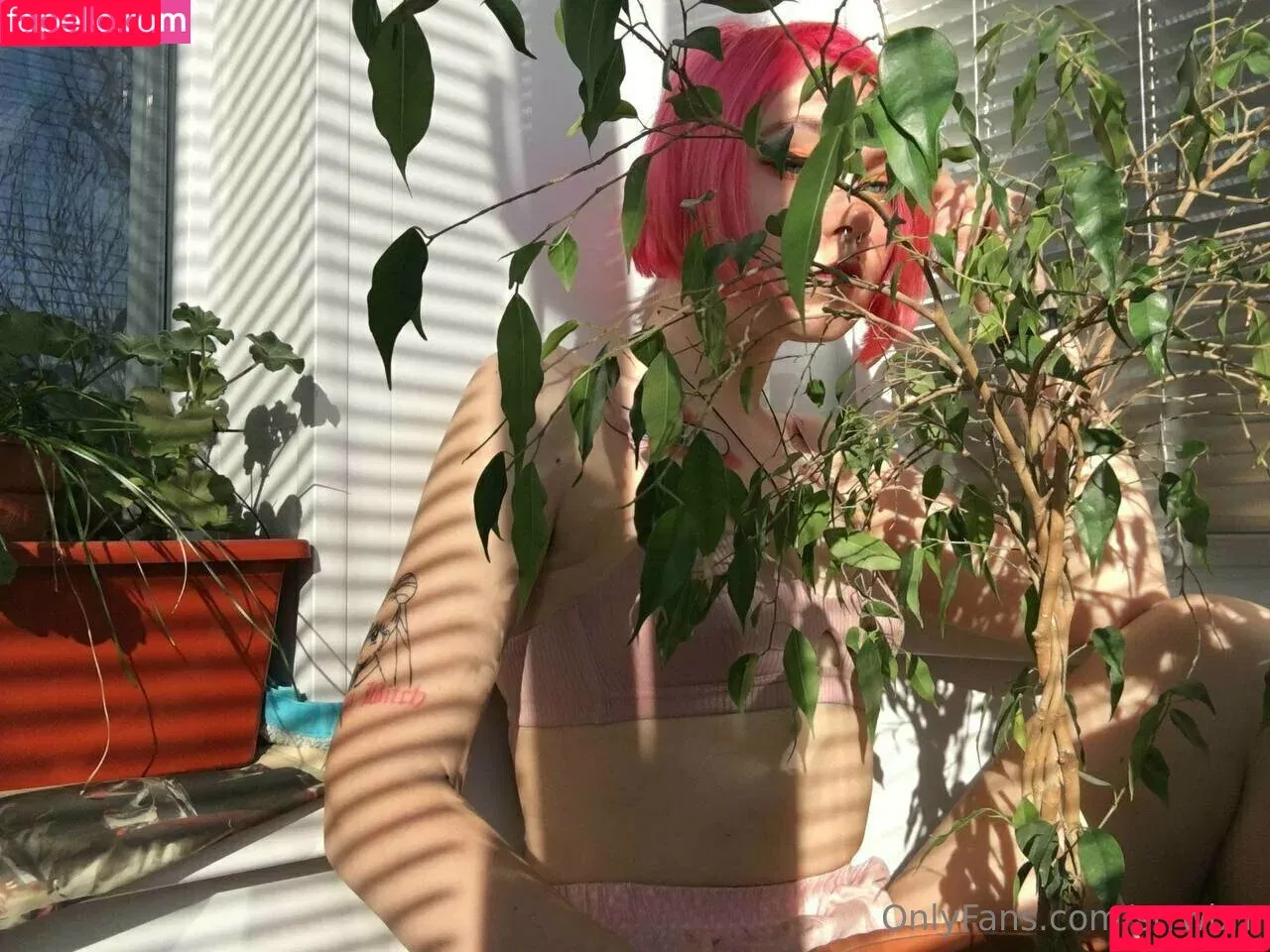 by.strwbrr / strwbrr