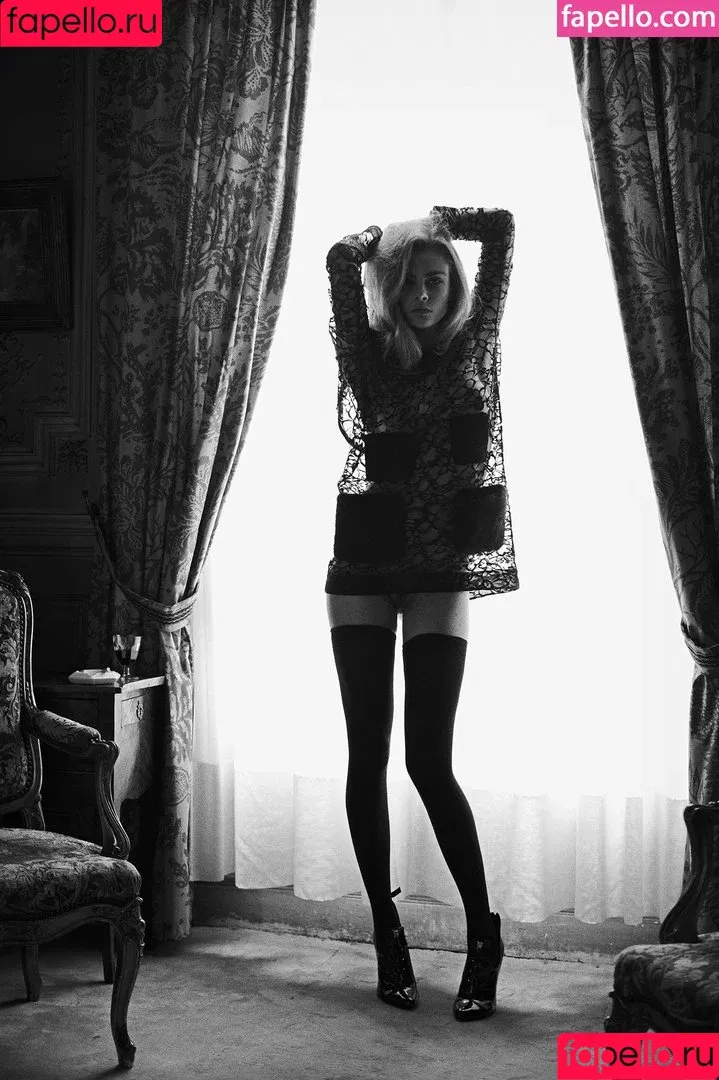 Cara Delevingne / CaraDelevingneOfficialPage / caradelevingne Onlyfans Photo Gallery 