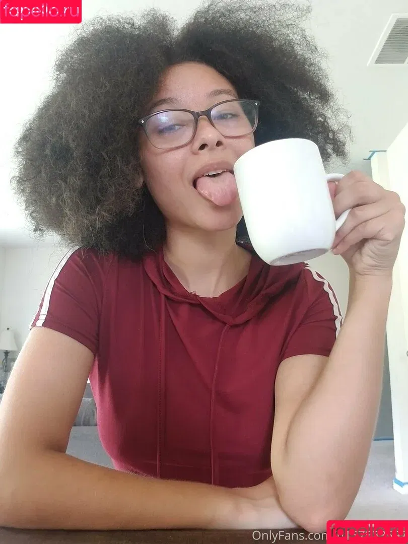 jez132219 / u157533597 Onlyfans Photo Gallery 