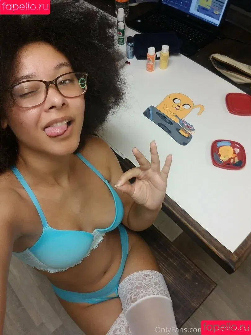 jez132219 / u157533597 Onlyfans Photo Gallery 