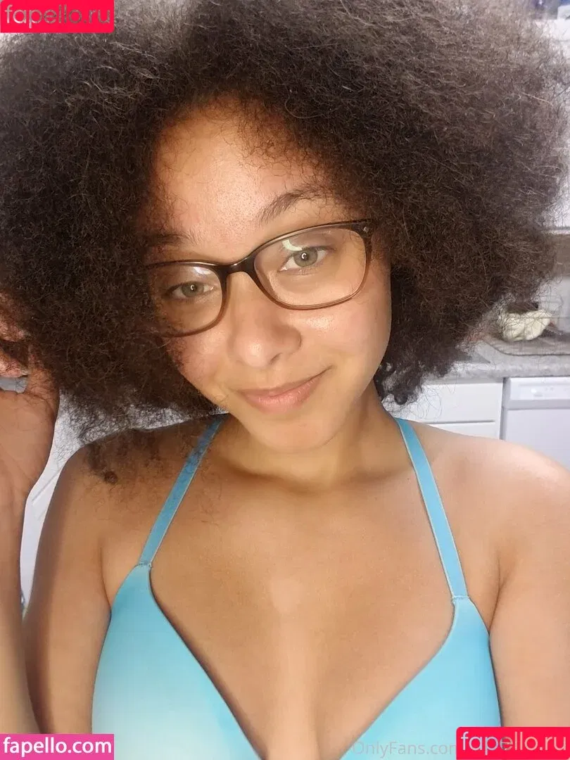 jez132219 / u157533597 Onlyfans Photo Gallery 