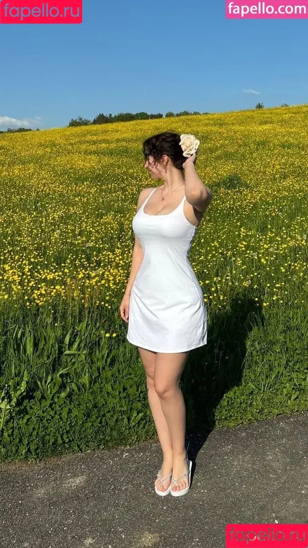 demirose / desii77 / desiii77 / desithekawaiipotato Onlyfans Photo Gallery 