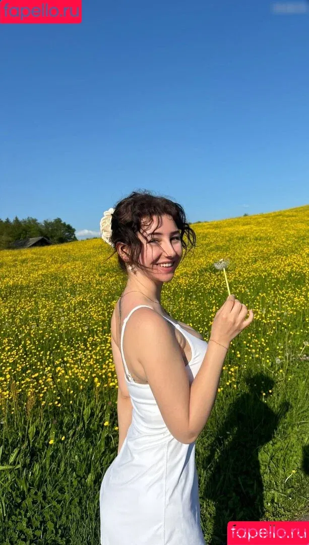 demirose / desii77 / desiii77 / desithekawaiipotato Onlyfans Photo Gallery 