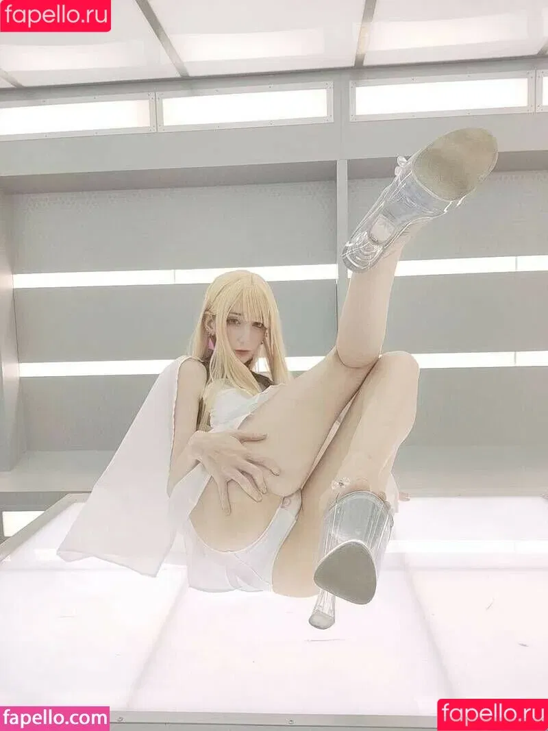 Meki / x.meki Onlyfans Photo Gallery 