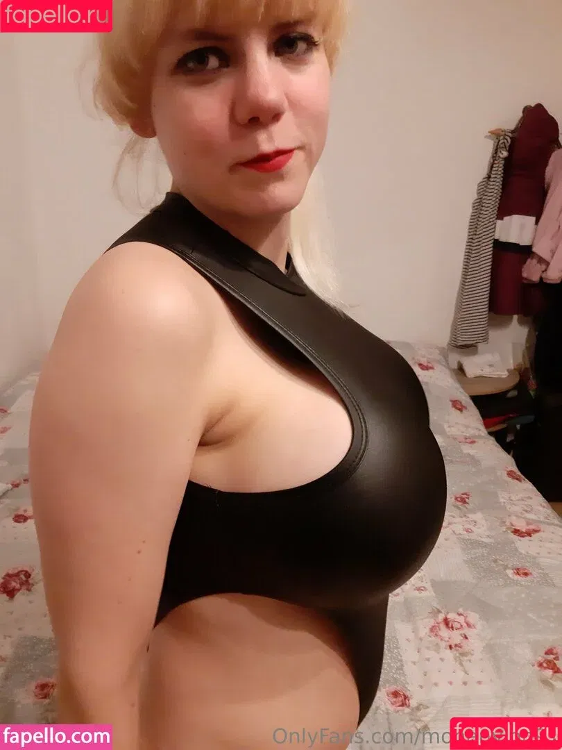 mona.nylon91 / monanylon91 Onlyfans Photo Gallery 