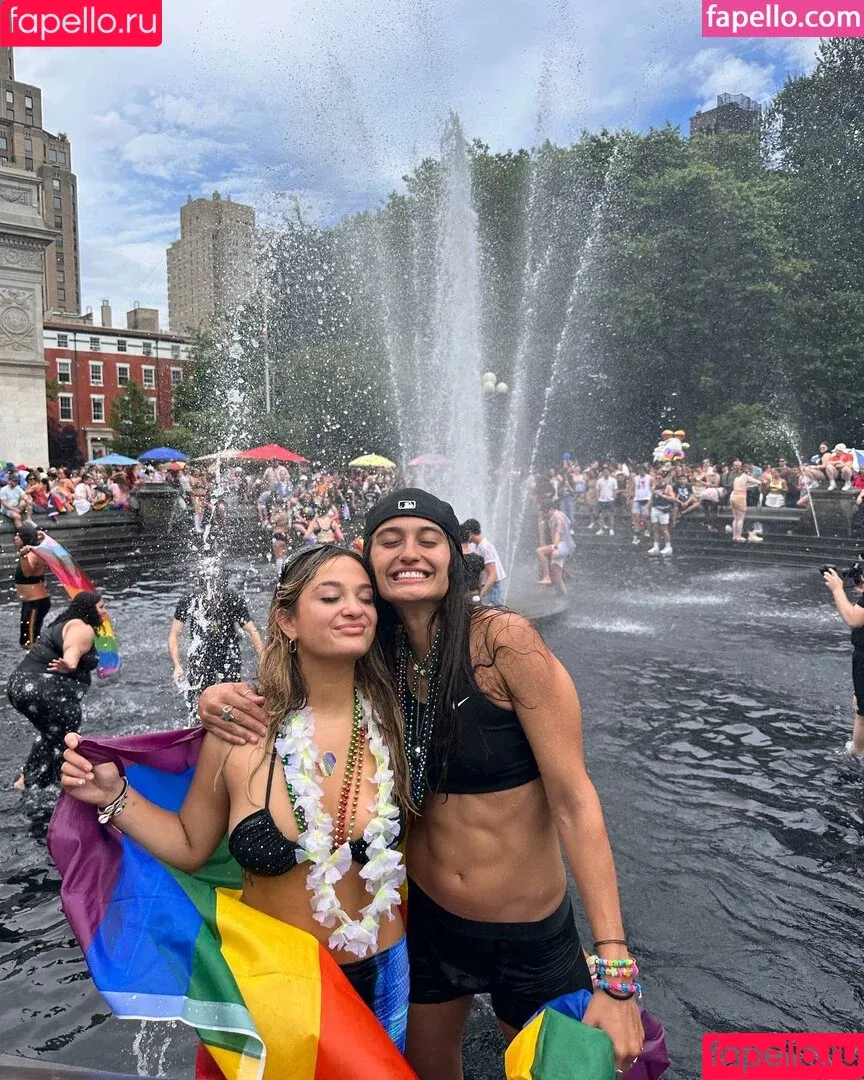 Claudia Conway / claudiaconway / claudiamconway Onlyfans Photo Gallery 