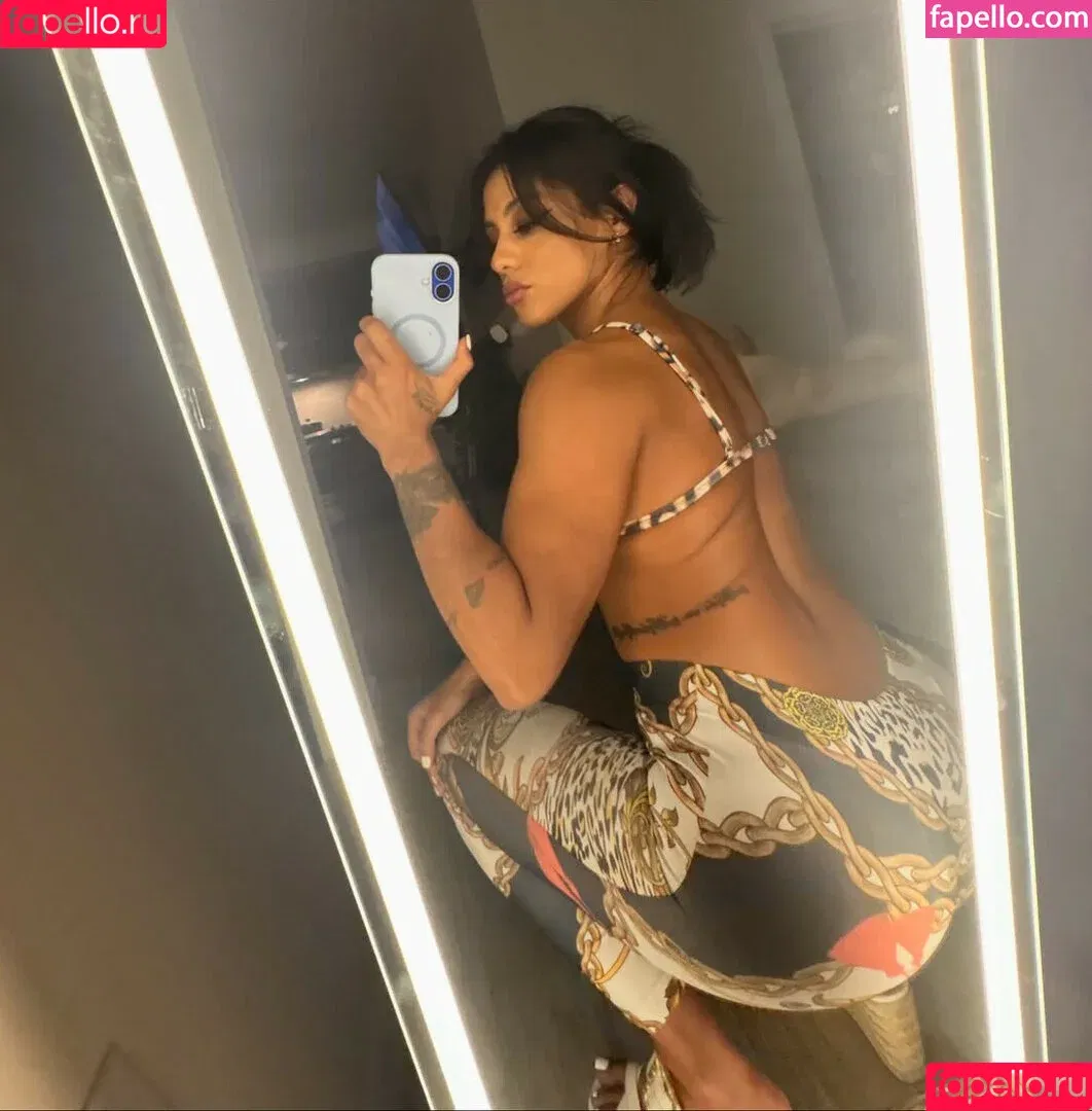 Carameltreattt / Florencia Britos / Florencia Pajares / flopajares / iamcaramelbrunettee Onlyfans Photo Gallery 