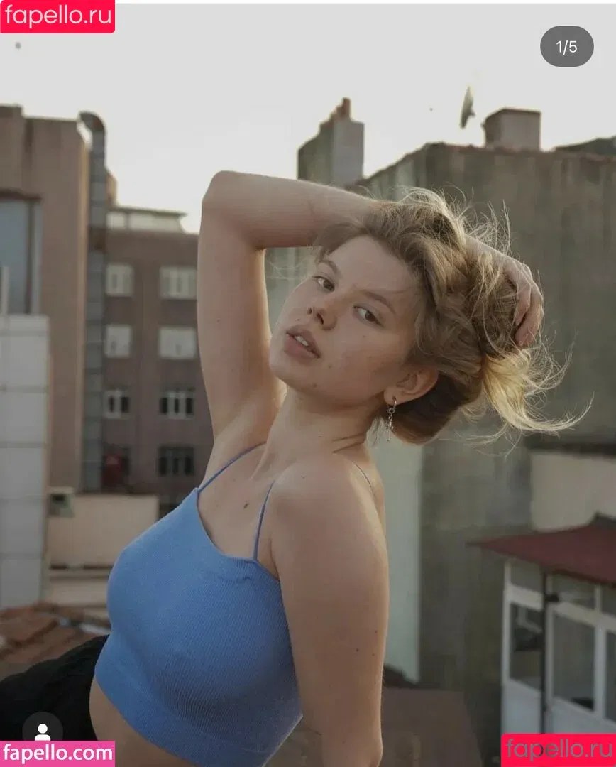 Julia Artemova / arte_nova / julia.artemova Onlyfans Photo Gallery 