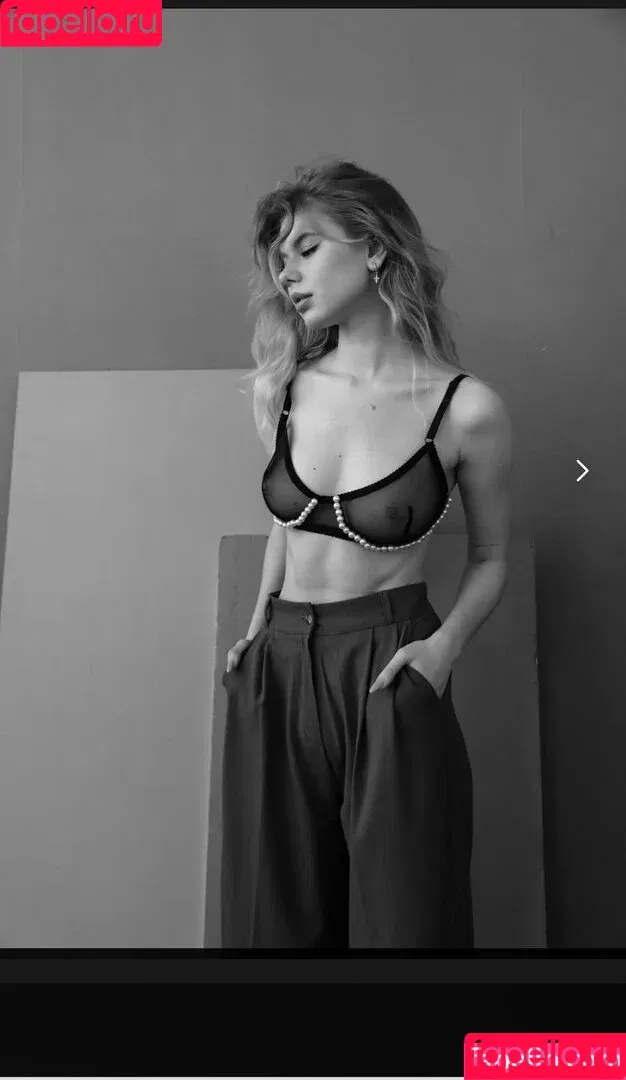 Julia Artemova / arte_nova / julia.artemova Onlyfans Photo Gallery 