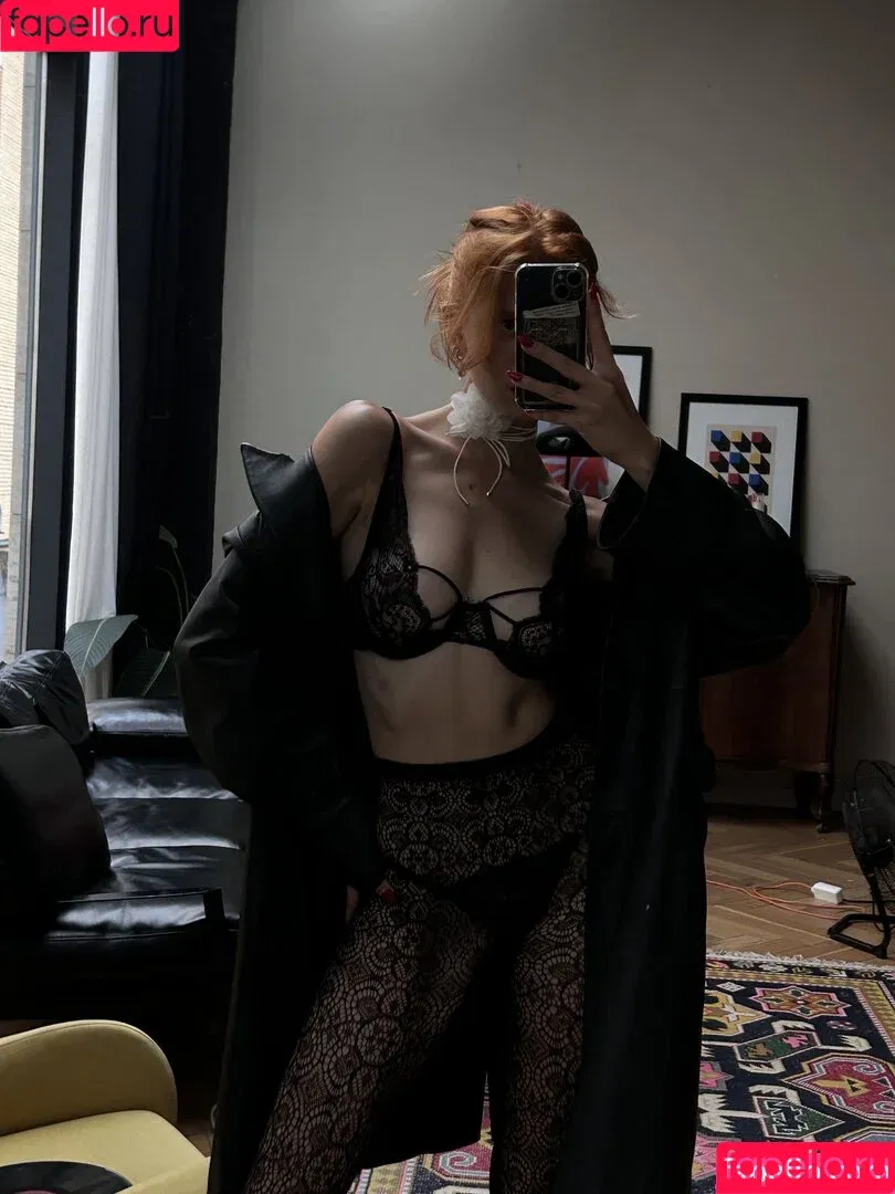 Julia Artemova / arte_nova / julia.artemova Onlyfans Photo Gallery 