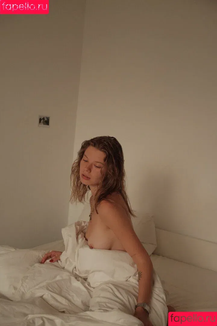 Julia Artemova / arte_nova / julia.artemova Onlyfans Photo Gallery 