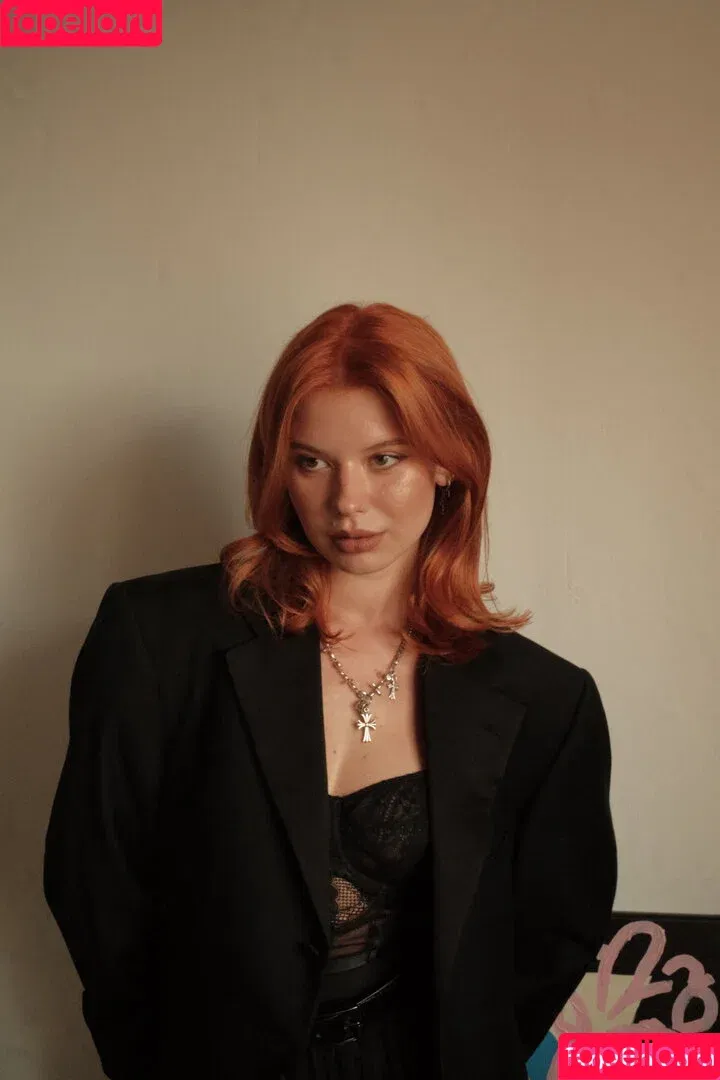 Julia Artemova / arte_nova / julia.artemova Onlyfans Photo Gallery 