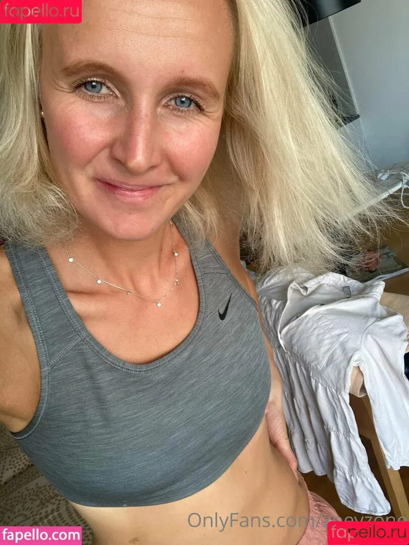 gymnast_zoeyzone / zoeyzone Onlyfans Photo Gallery 