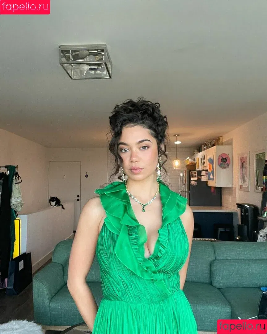 Aulii Cravalho / AuliiCravalho / Auli’i Cravalho Onlyfans Photo Gallery 