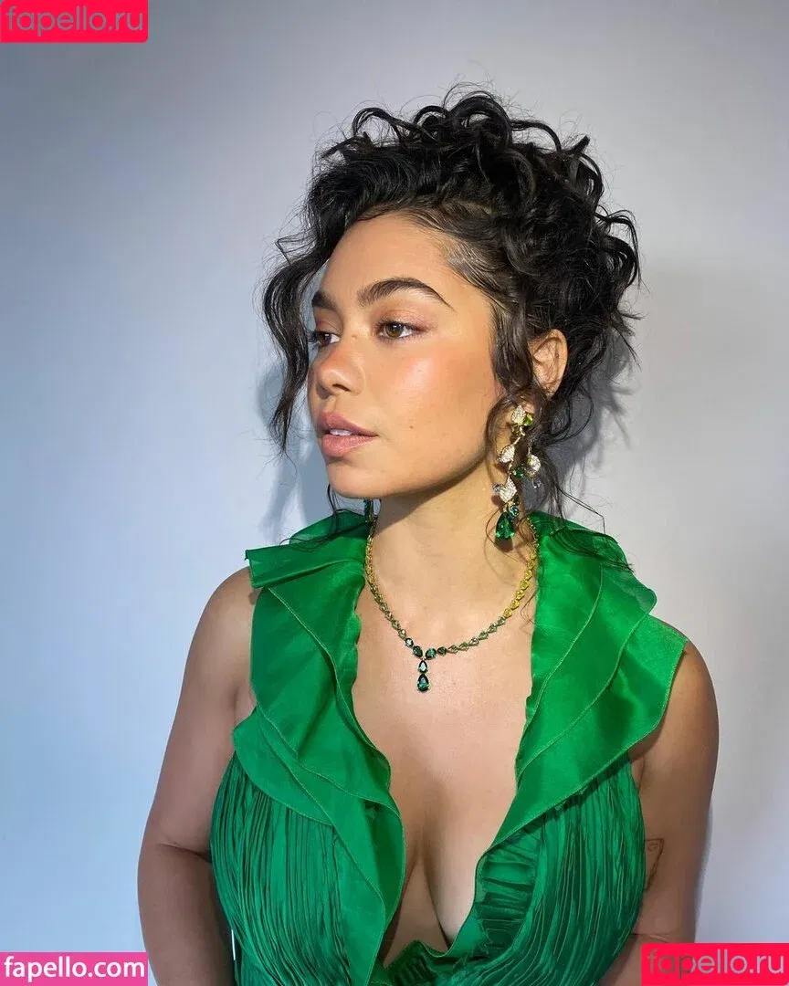 Aulii Cravalho / AuliiCravalho / Auli’i Cravalho Onlyfans Photo Gallery 