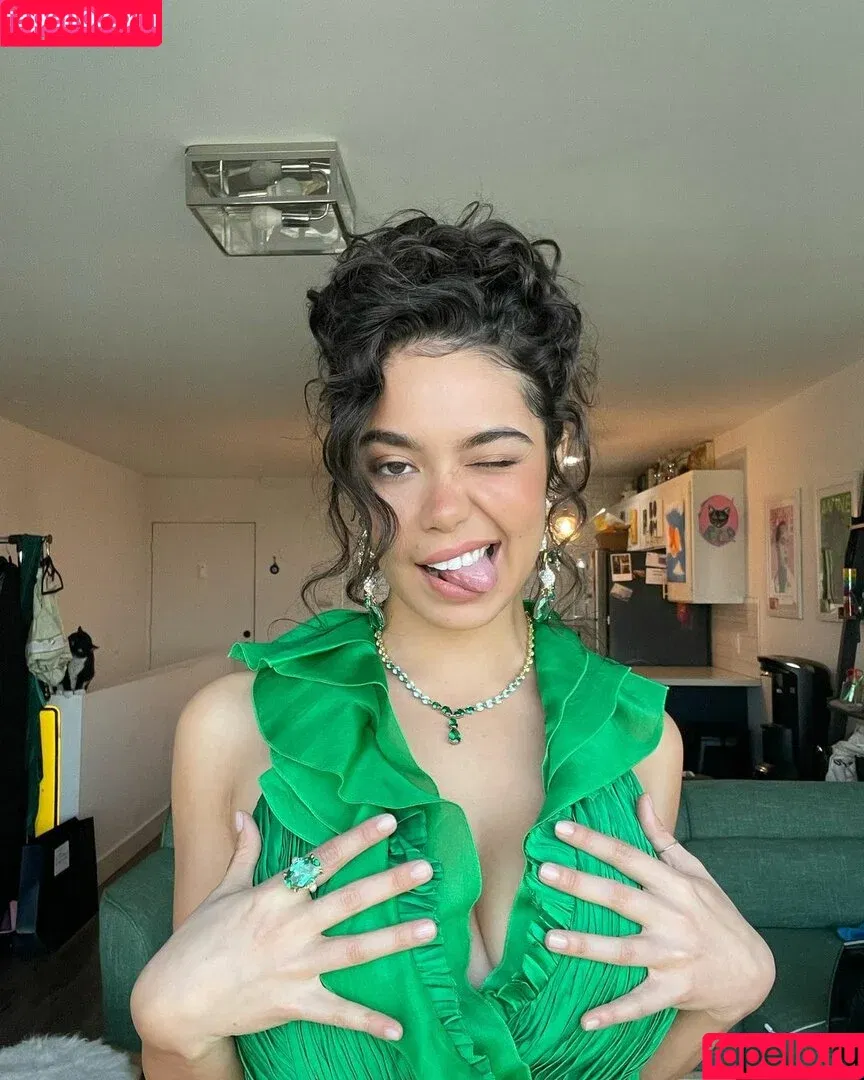 Aulii Cravalho / AuliiCravalho / Auli’i Cravalho Onlyfans Photo Gallery 