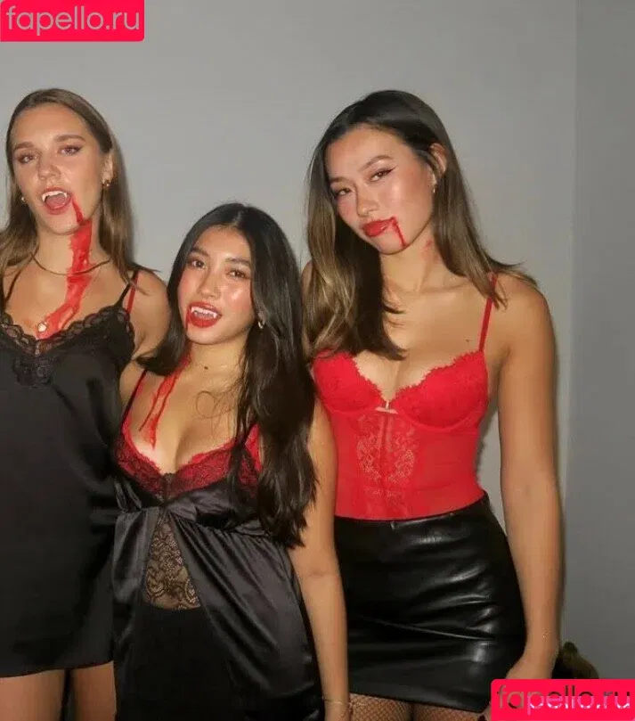 Molly Faye / _mollyfaye / guacamolly.com / mollyfayeporter Onlyfans Photo Gallery 