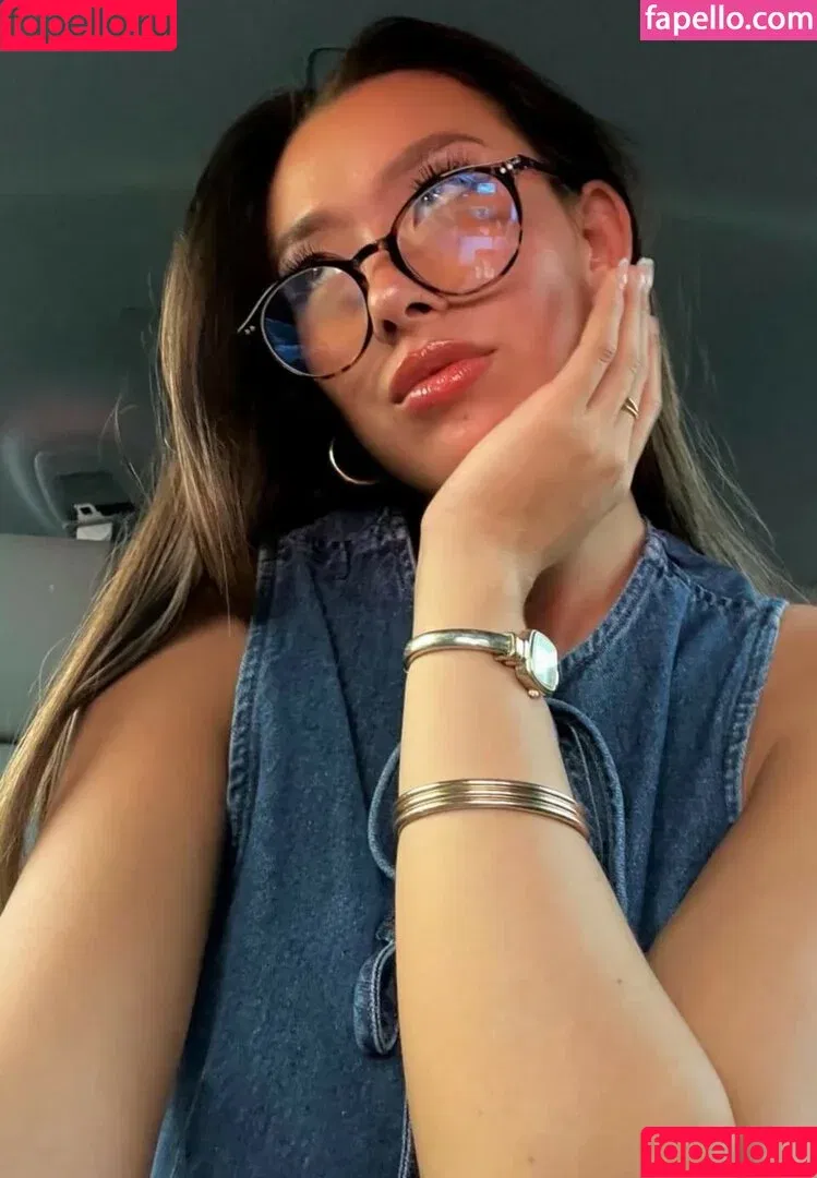 Molly Faye / _mollyfaye / guacamolly.com / mollyfayeporter Onlyfans Photo Gallery 