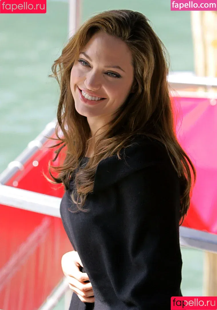 Angelina Jolie / Jolie1975 / angelinajolie Onlyfans Photo Gallery 