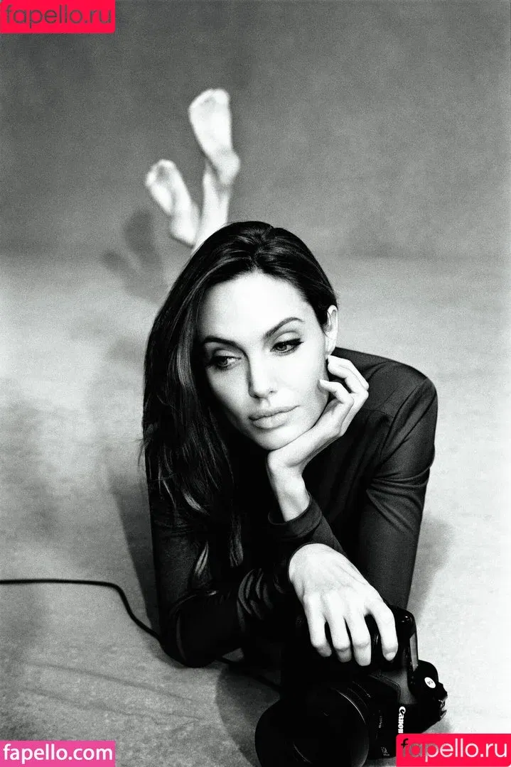 Angelina Jolie / Jolie1975 / angelinajolie Onlyfans Photo Gallery 