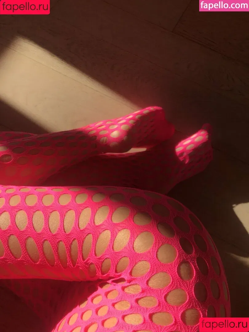 leliloo / lelilou.official Onlyfans Photo Gallery 