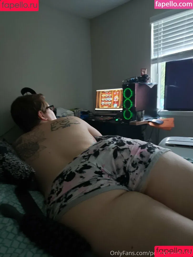 poundcakerulez / poundcakesuwu Onlyfans Photo Gallery 