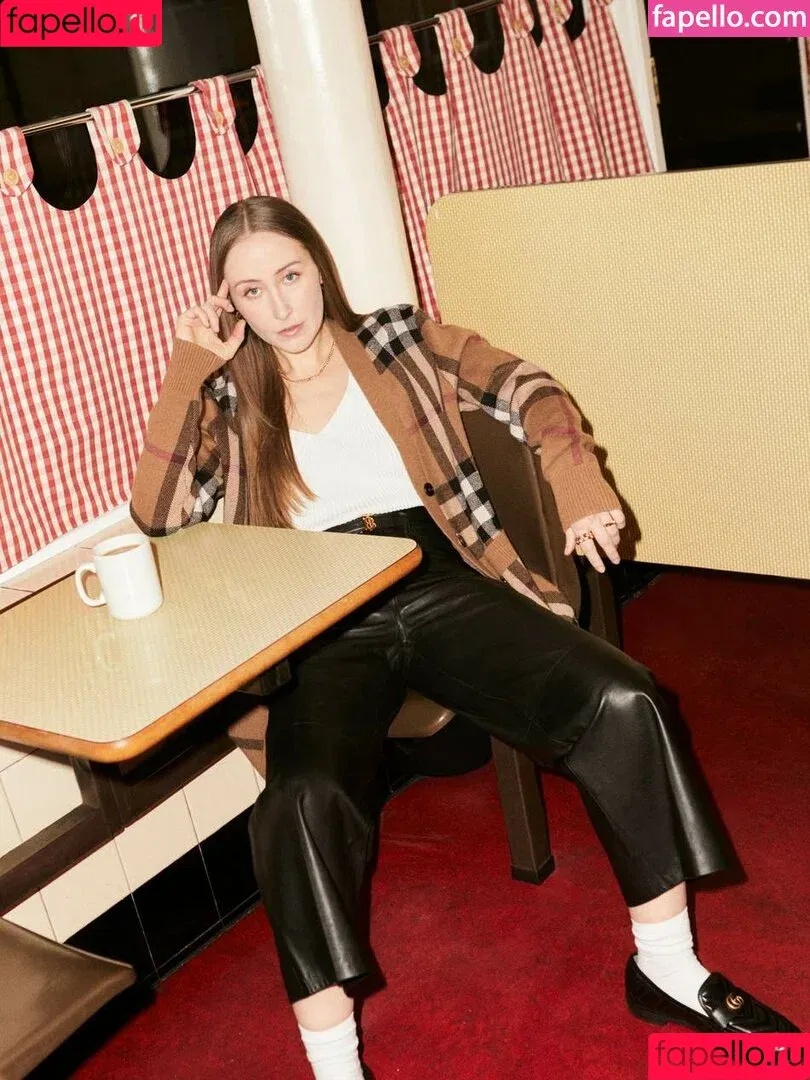 Erin Doherty / erinrdoherty Onlyfans Photo Gallery 