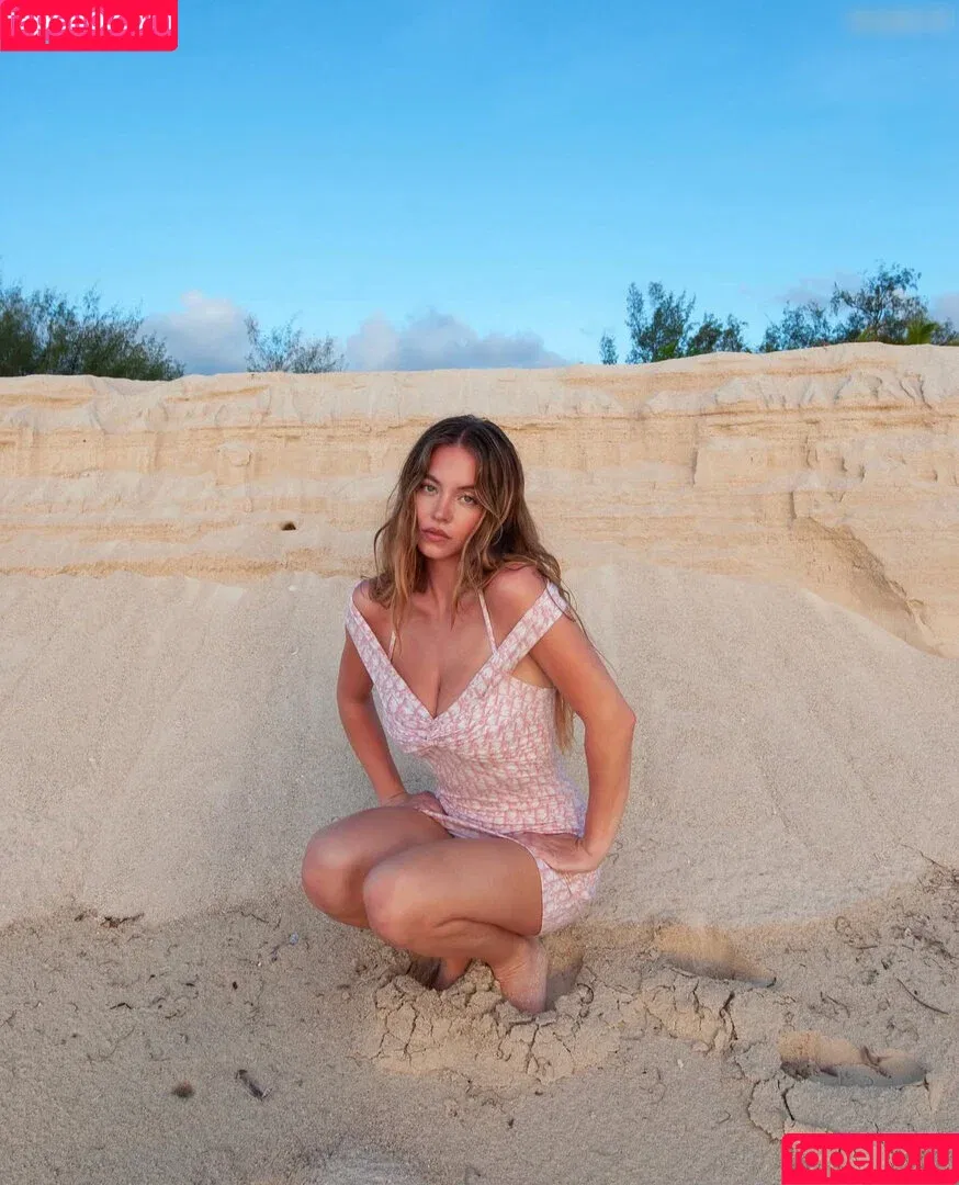 Sydney Sweeney / gal_gadot / sydney_sweeney Onlyfans Photo Gallery 