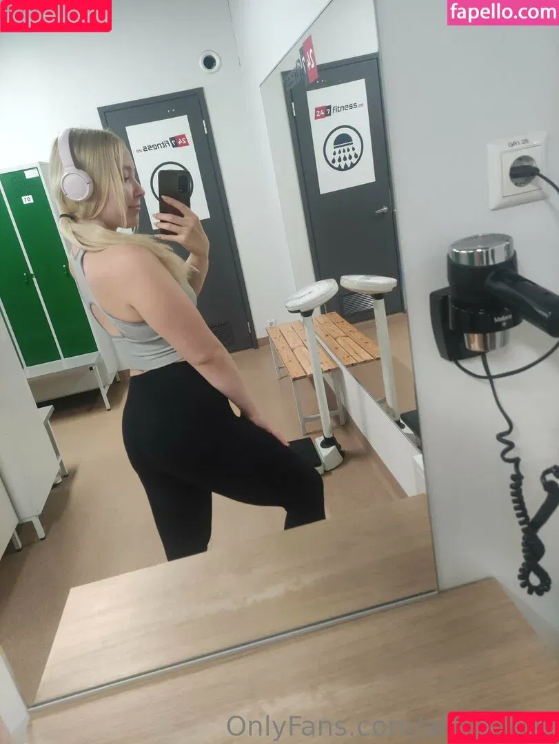 alora_free / officialalora Onlyfans Photo Gallery 