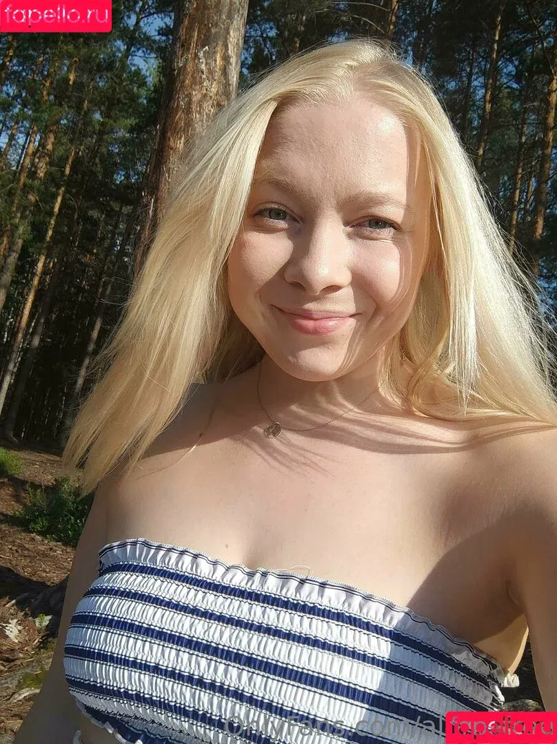 alora_free / officialalora Onlyfans Photo Gallery 