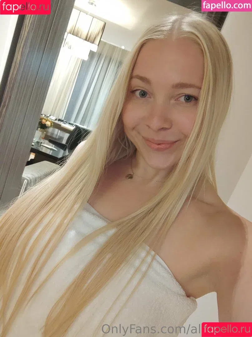 alora_free / officialalora Onlyfans Photo Gallery 