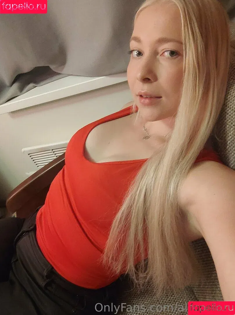 alora_free / officialalora Onlyfans Photo Gallery 