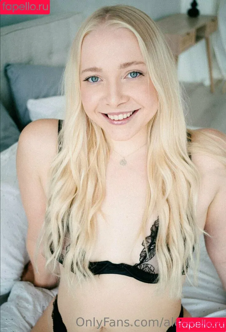 alora_free / officialalora Onlyfans Photo Gallery 