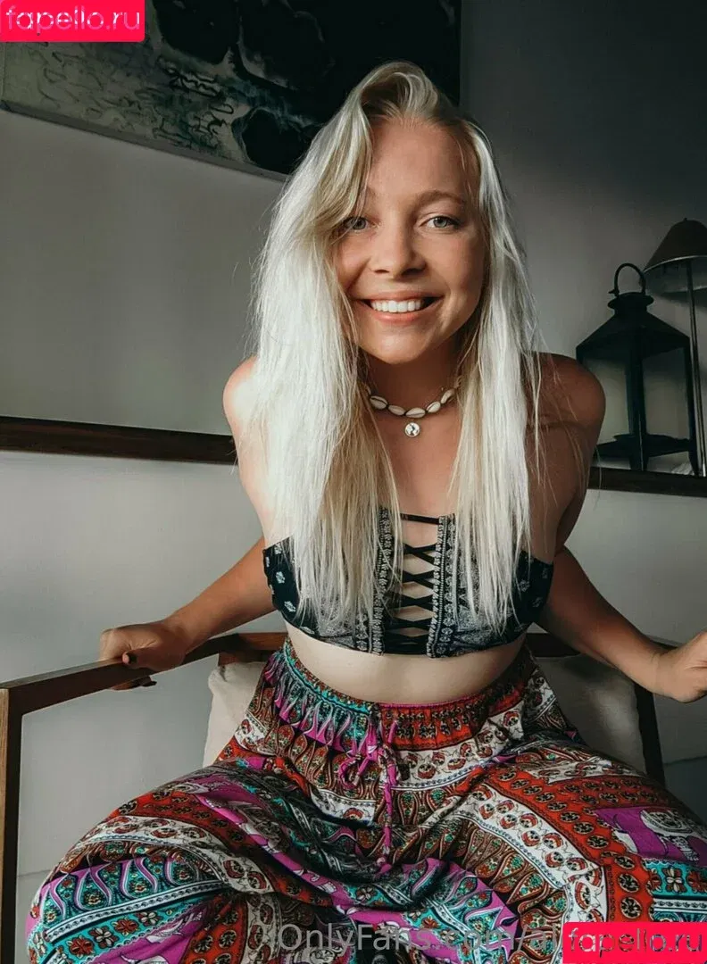 alora_free / officialalora Onlyfans Photo Gallery 