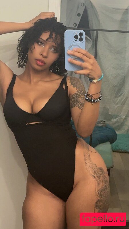 Ahquamarine Nude Onlyfans Photo 16