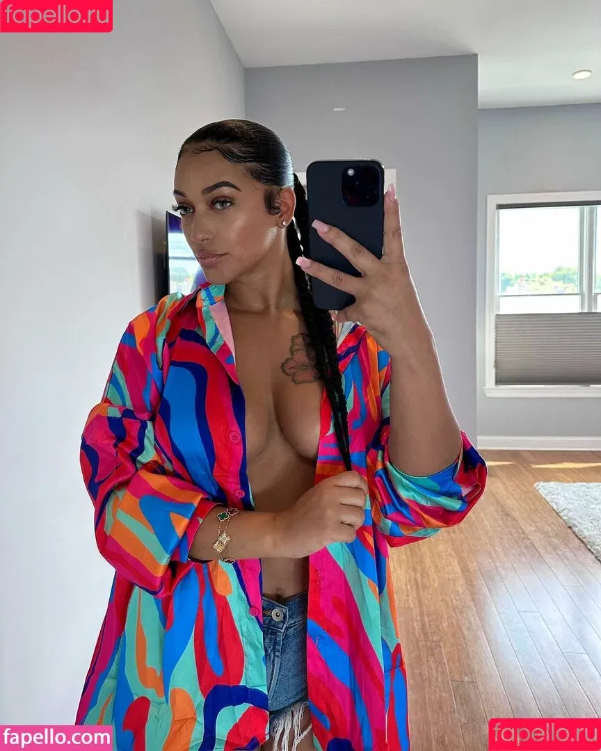 LovelyLesh / lovelyleshfeet Onlyfans Photo Gallery 