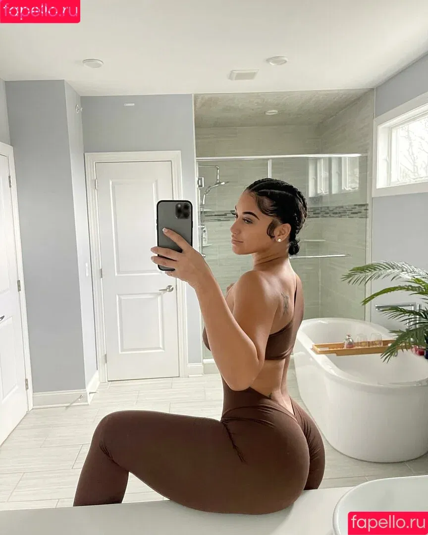 LovelyLesh / lovelyleshfeet Onlyfans Photo Gallery 